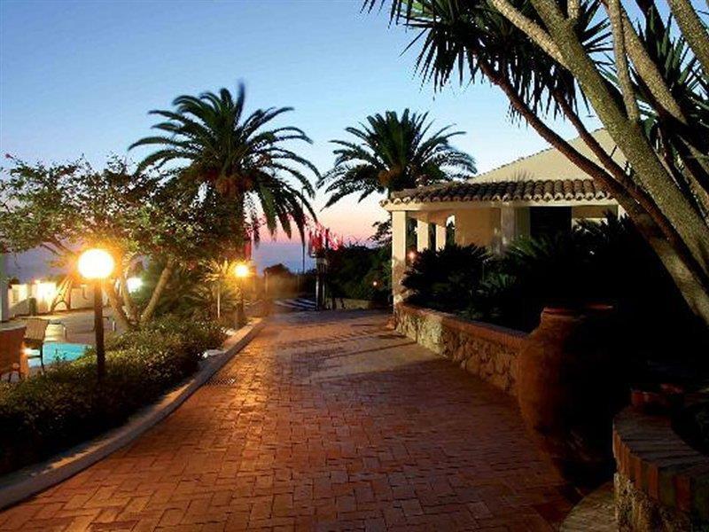 Baia Del Capo Hotel Ricadi Exterior photo